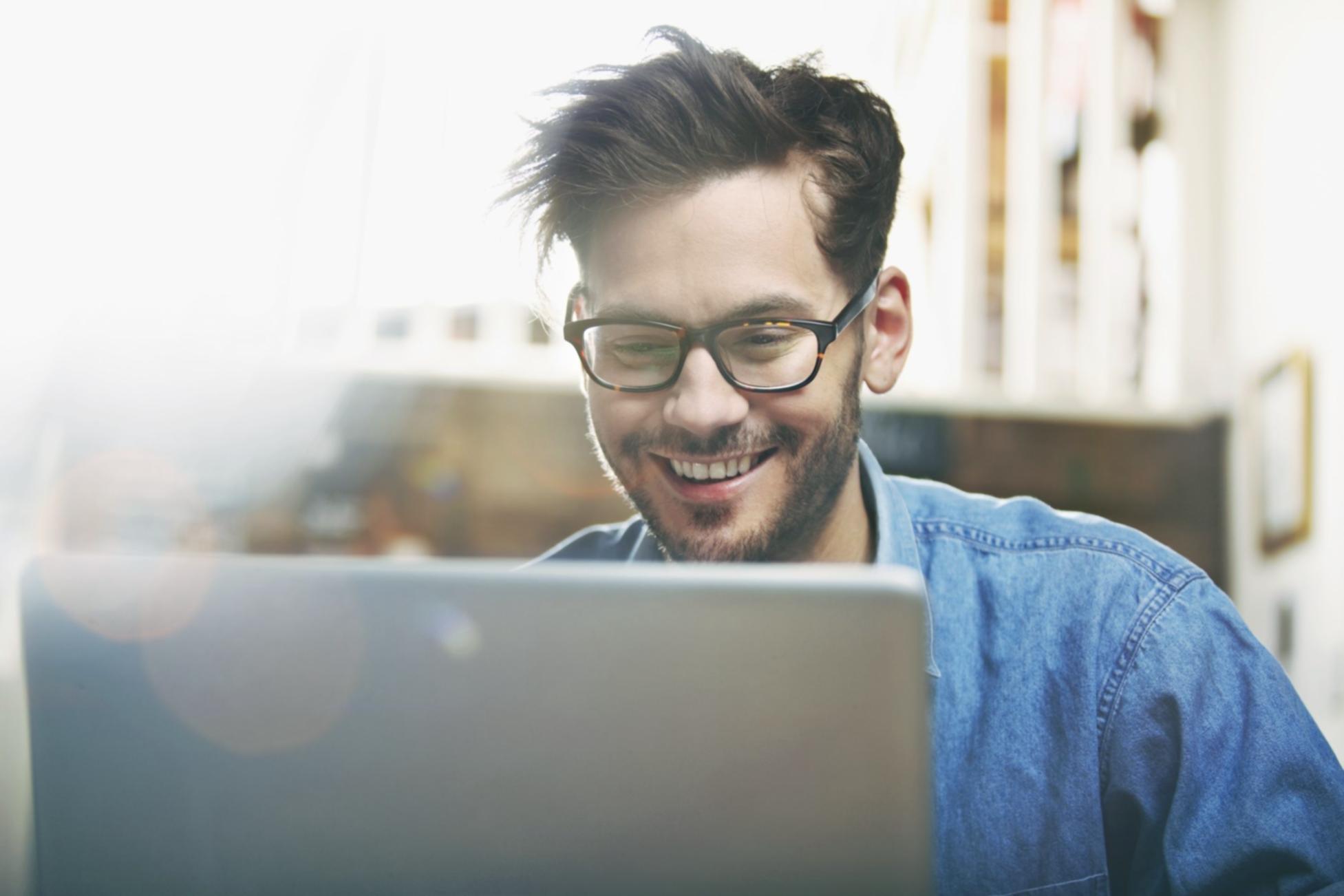 Deelnemers werken samen aan een financiële oefening tijdens een gristholm webinar